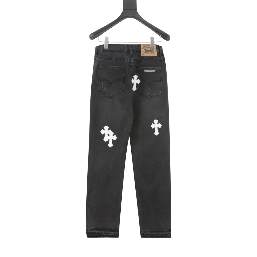 P220 model number Y827 Chromehearts/Chrome Hearts classic leather label cross denim trousers After the trousers are finished, they are subjected to heavy enzyme stone grinding and rinsing. Each pair is different in washing. The heavy washing process has many hidden secret details. The trousers featured this time are perfect in terms of shape and upper body. It is no exaggeration to say that it takes more time to make 20 short-sleeves than to make one pair of jeans. The fabric is made of 12.2 ounces of high-quality denim. Only denim with 12 ounces or more can have the unique high-end texture of denim. I am very satisfied with the proofing after several washes. Size:28-34